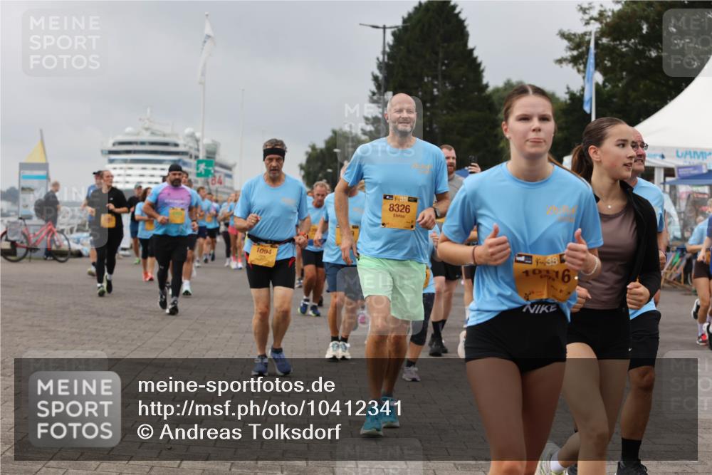 13.09.2026 - Kiel Lauf Andreas Tolksdorf http://msf.ph/oto/10412341 13.09.2026 10:02:44 Kiellinie 1094, 39, 8326, 48, 1016 meine-sportfotos.de