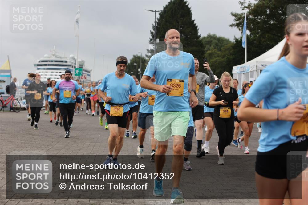 13.09.2026 - Kiel Lauf Andreas Tolksdorf http://msf.ph/oto/10412352 13.09.2026 10:02:45 Kiellinie 6409, 1094, 285, 38, 8326, 574 meine-sportfotos.de