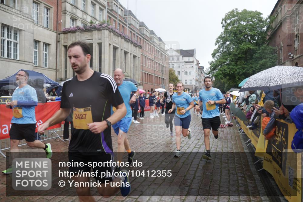 13.09.2026 - Kiel Lauf Yannick Fuchs http://msf.ph/oto/10412355 13.09.2026 10:43:35 Ziel 149, 1536, 1720, 2317, 2680, 3123, 3132, 4143, 4493, 4541, 4718, 4850, 4941, 5127, 5715, 5848, 6079, 6422, 6536, 6716, 7199, 8037, 8952, 9281, 9337, 9823, 10247, 11067, 11774, 12544, 12778, 12779, 245, 485, 534, 610, 681, 1069, 1121, 1178, 1290, 1500, 1780, 1931, 2119, 2131, 2376, 2427, 2481, 2502, 2633, 2800, 2887, 2954, 3169, 3911, 3976, 4124, 4218, 4282, 4690, 4825, 5070, 5222, 5414, 5437, 5679, 5715, 6121, 6139, 6231, 6422, 6492, 6655, 1977, 5437 meine-sportfotos.de