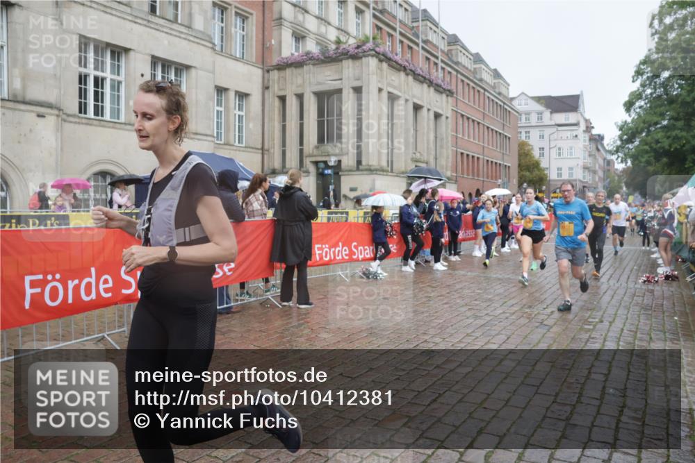 13.09.2026 - Kiel Lauf Yannick Fuchs http://msf.ph/oto/10412381 13.09.2026 10:43:37 Ziel 149, 1536, 1720, 2317, 3123, 4143, 4493, 4541, 4850, 4941, 5059, 5127, 5419, 5848, 6079, 6368, 6716, 7351, 8037, 8952, 9281, 9337, 9823, 10247, 10683, 11067, 11774, 12544, 12763, 12778, 12779, 245, 485, 534, 610, 681, 1069, 1121, 1178, 1290, 1500, 1780, 1931, 2119, 2131, 2376, 2502, 2633, 2680, 2800, 2887, 2954, 3132, 3169, 3911, 3976, 4124, 4218, 4282, 4690, 4718, 4825, 5070, 5222, 5414, 5437, 5679, 5715, 5848, 6079, 6139, 6231, 6422, 6492, 6536, 6655, 1977, 5437 meine-sportfotos.de