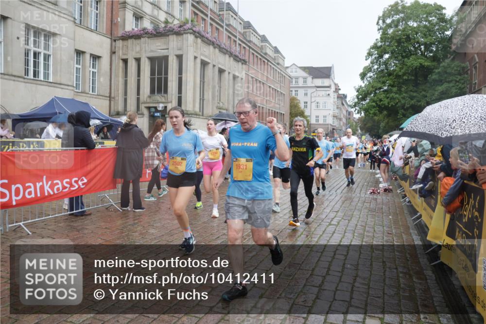 13.09.2026 - Kiel Lauf Yannick Fuchs http://msf.ph/oto/10412411 13.09.2026 10:43:38 Ziel 149, 1536, 1720, 2317, 3123, 4143, 4493, 4541, 4850, 4941, 5059, 5127, 5419, 6368, 6716, 7351, 8037, 8952, 9281, 9337, 9823, 10247, 10683, 11067, 11774, 12544, 12763, 12778, 12779, 245, 485, 534, 610, 681, 1069, 1121, 1178, 1290, 1500, 1780, 1931, 2119, 2131, 2376, 2502, 2633, 2680, 2800, 2887, 2954, 3132, 3169, 3911, 3976, 4124, 4218, 4282, 4690, 4718, 4825, 5070, 5222, 5414, 5679, 5715, 5848, 6079, 6139, 6231, 6422, 6492, 6536, 6655, 1977, 5437 meine-sportfotos.de