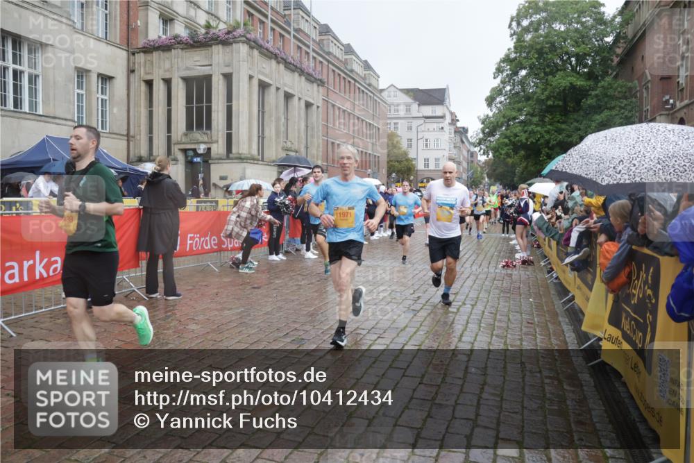 13.09.2026 - Kiel Lauf Yannick Fuchs http://msf.ph/oto/10412434 13.09.2026 10:43:40 Ziel 149, 1536, 2317, 3123, 4143, 4493, 4541, 4669, 4850, 4941, 5059, 5127, 5419, 6368, 6716, 7351, 8037, 9281, 9337, 9823, 10247, 10683, 11067, 11213, 11438, 11774, 12763, 12778, 245, 485, 534, 610, 681, 1069, 1121, 1178, 1290, 1500, 1720, 1780, 1931, 2119, 2131, 2376, 2502, 2633, 2680, 2800, 2887, 2954, 3132, 3169, 3911, 3976, 4124, 4218, 4282, 4690, 4718, 4825, 5070, 5222, 5414, 5679, 5715, 5848, 6079, 6139, 6231, 6422, 6492, 6536, 6655, 1977, 5437 meine-sportfotos.de