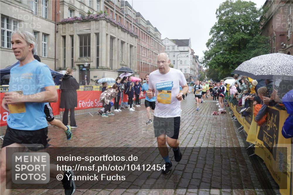 13.09.2026 - Kiel Lauf Yannick Fuchs http://msf.ph/oto/10412454 13.09.2026 10:43:41 Ziel 149, 1029, 1536, 2317, 3123, 3292, 4143, 4493, 4541, 4669, 4850, 4941, 5059, 5127, 5419, 6368, 6716, 7351, 8037, 9281, 9337, 9823, 10247, 10683, 11067, 11213, 11438, 11774, 12763, 12778, 245, 485, 534, 610, 681, 1069, 1121, 1178, 1500, 1720, 1780, 2119, 2131, 2376, 2633, 2680, 2800, 2887, 2954, 3132, 3169, 3911, 3976, 4124, 4218, 4282, 4690, 4718, 5070, 5222, 5414, 5679, 5715, 5848, 6079, 6139, 6231, 6422, 6492, 6536, 6655, 1977, 5437 meine-sportfotos.de