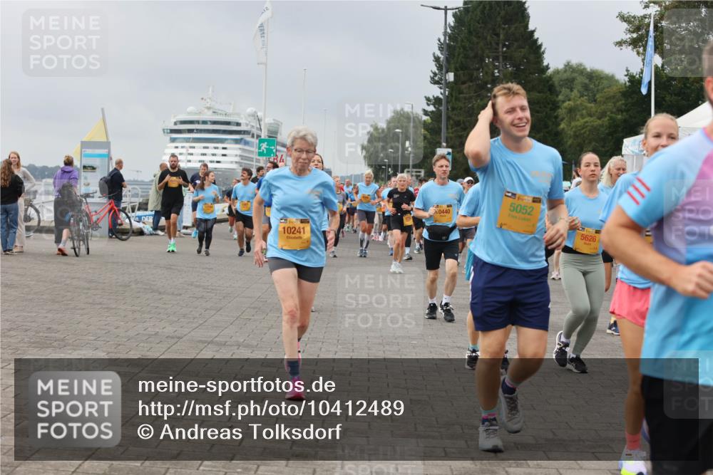 13.09.2026 - Kiel Lauf Andreas Tolksdorf http://msf.ph/oto/10412489 13.09.2026 10:02:56 Kiellinie 12184, 10241, 0440, 1, 39, 5052, 5626 meine-sportfotos.de