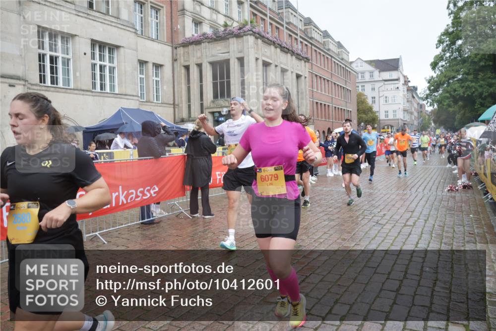 13.09.2026 - Kiel Lauf Yannick Fuchs http://msf.ph/oto/10412601 13.09.2026 10:44:01 Ziel 56, 202, 305, 318, 1118, 1215, 1956, 1977, 2316, 2861, 3308, 3573, 3806, 4422, 4728, 4746, 6163, 6184, 7505, 7658, 8412, 8712, 9004, 9481, 9979, 10100, 10437, 10670, 10705, 10709, 11277, 11431, 11611, 11720, 12440, 12490, 149, 371, 1029, 1536, 1720, 2316, 2317, 2653, 2680, 2971, 3123, 3132, 3258, 3292, 3308, 3734, 4143, 4493, 4541, 4669, 4718, 4850, 4941, 5059, 5127, 5419, 5848, 6079, 6368, 6536, 6716, 7351, 702, 1379, 1439, 1839, 2729, 3918, 6059, 7534, 7900, 9082, 9229 meine-sportfotos.de