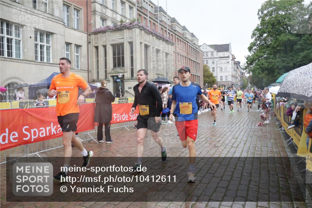 13.09.2026 - Kiel Lauf Yannick Fuchs http://msf.ph/oto/10412611 13.09.2026 10:44:02 Ziel 56, 202, 305, 318, 939, 1118, 1215, 1242, 1956, 1977, 2861, 3573, 3806, 4422, 4728, 4746, 6163, 6184, 7505, 7658, 8712, 9004, 9481, 9979, 10100, 10437, 10670, 10709, 11277, 11431, 11611, 11720, 12440, 12490, 149, 371, 1029, 1215, 1536, 1720, 2316, 2317, 2653, 2971, 3123, 3258, 3292, 3308, 3734, 4143, 4493, 4541, 4669, 4850, 4941, 5059, 5127, 5419, 5848, 6079, 6368, 6716, 7351, 702, 1379, 1439, 1839, 2729, 3918, 6059, 7534, 7900, 9082, 9229 meine-sportfotos.de