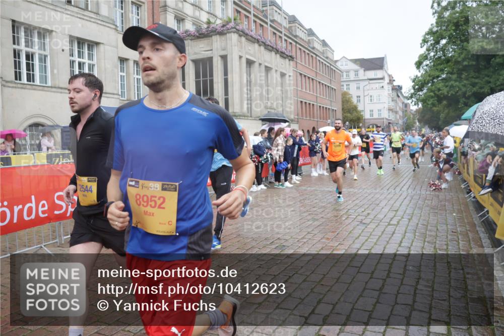 13.09.2026 - Kiel Lauf Yannick Fuchs http://msf.ph/oto/10412623 13.09.2026 10:44:03 Ziel 56, 202, 305, 318, 939, 1118, 1242, 1956, 1977, 2861, 2873, 3573, 3806, 4422, 4728, 4746, 6163, 6184, 7505, 7658, 8712, 9004, 9056, 9481, 9979, 10100, 10670, 10709, 11277, 11431, 11720, 12382, 12384, 12386, 12440, 12490, 149, 371, 1029, 1215, 1536, 1720, 1977, 2316, 2317, 2653, 2971, 3123, 3258, 3292, 3308, 3734, 4143, 4493, 4541, 4669, 4850, 4941, 5059, 5127, 5419, 6368, 6716, 7351, 702, 1275, 1379, 1439, 1839, 2729, 3918, 6059, 7534, 7900, 9082, 9229 meine-sportfotos.de
