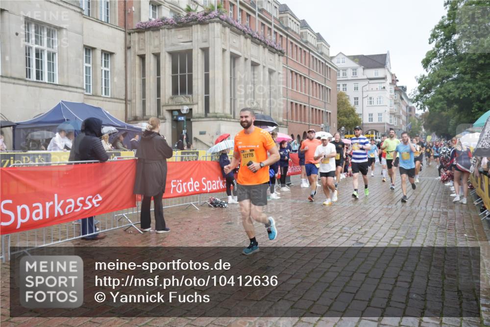 13.09.2026 - Kiel Lauf Yannick Fuchs http://msf.ph/oto/10412636 13.09.2026 10:44:04 Ziel 56, 202, 305, 318, 939, 1118, 1242, 1956, 2861, 2873, 3573, 3806, 4422, 4728, 4746, 6163, 6184, 7505, 7658, 8712, 9004, 9056, 9481, 9979, 10100, 10709, 11277, 11431, 11720, 11784, 12382, 12384, 12386, 12440, 12490, 149, 371, 1029, 1215, 1536, 1720, 1977, 2316, 2317, 2653, 2971, 3123, 3258, 3292, 3308, 3734, 4143, 4493, 4541, 4669, 4728, 4746, 4850, 4941, 5059, 5127, 5419, 6368, 6716, 7351, 702, 1275, 1379, 1439, 1839, 2729, 3918, 6059, 7534, 7900, 9082, 9229 meine-sportfotos.de