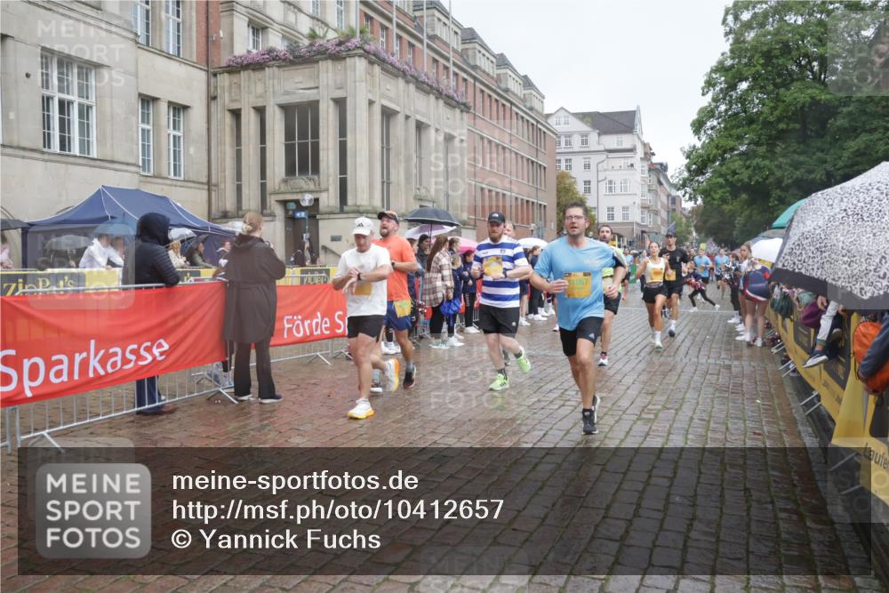 13.09.2026 - Kiel Lauf Yannick Fuchs http://msf.ph/oto/10412657 13.09.2026 10:44:06 Ziel 202, 318, 939, 1118, 1242, 1956, 2729, 2861, 2873, 3573, 3806, 3918, 4422, 5711, 6163, 6184, 7114, 7505, 7658, 7872, 7900, 8712, 9004, 9056, 9082, 9481, 9979, 10709, 11205, 11262, 11277, 11431, 11720, 11784, 12152, 12382, 12384, 12386, 12440, 56, 149, 305, 371, 1029, 1215, 1536, 1977, 2316, 2317, 2653, 2861, 2971, 3123, 3258, 3292, 3308, 3734, 4143, 4493, 4541, 4669, 4728, 4746, 4850, 4941, 5059, 5127, 5419, 6368, 6716, 7351, 702, 1275, 1379, 1439, 1839, 6059, 7534, 9229 meine-sportfotos.de