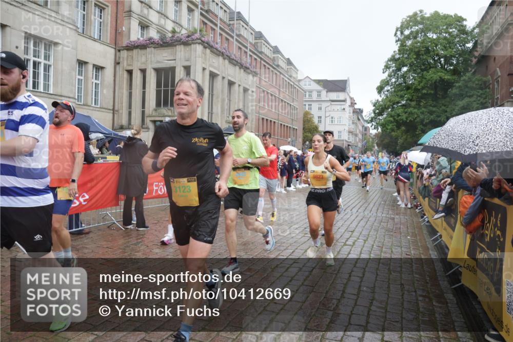 13.09.2026 - Kiel Lauf Yannick Fuchs http://msf.ph/oto/10412669 13.09.2026 10:44:07 Ziel 202, 318, 939, 1118, 1242, 1956, 2729, 2873, 3573, 3806, 3918, 4422, 5711, 6059, 6163, 6184, 7114, 7505, 7534, 7658, 7872, 7900, 8712, 9004, 9056, 9082, 9229, 9481, 9979, 10405, 10709, 11205, 11262, 11277, 11431, 11720, 11784, 12152, 12382, 12384, 12386, 12440, 56, 149, 305, 371, 1029, 1215, 1536, 1977, 2316, 2317, 2653, 2861, 2971, 3123, 3258, 3292, 3308, 3734, 4143, 4493, 4541, 4669, 4728, 4746, 4850, 4941, 5059, 5127, 5419, 6368, 6716, 7351, 702, 1275, 1379, 1439, 1839 meine-sportfotos.de
