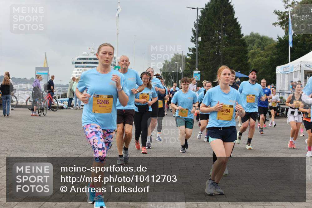 13.09.2026 - Kiel Lauf Andreas Tolksdorf http://msf.ph/oto/10412703 13.09.2026 10:03:13 Kiellinie 2, 5246, 3022, 38, 5594, 10191 meine-sportfotos.de