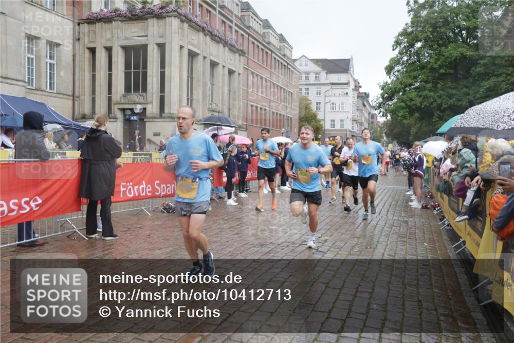 13.09.2026 - Kiel Lauf Yannick Fuchs http://msf.ph/oto/10412713 13.09.2026 10:44:11 Ziel 202, 318, 702, 939, 1242, 1379, 1839, 1956, 2729, 2873, 3186, 3573, 3918, 4422, 5711, 5859, 6059, 6184, 7114, 7534, 7872, 7900, 9056, 9082, 9229, 9979, 10405, 10406, 11019, 11195, 11205, 11262, 11277, 11431, 11784, 12152, 12382, 12384, 12386, 12440, 56, 149, 202, 305, 371, 1029, 1118, 1215, 1977, 2316, 2317, 2653, 2861, 2971, 3258, 3292, 3308, 3734, 3806, 4669, 4728, 4746, 4850, 5059, 5419, 6368, 6716, 7351, 1275, 1439 meine-sportfotos.de
