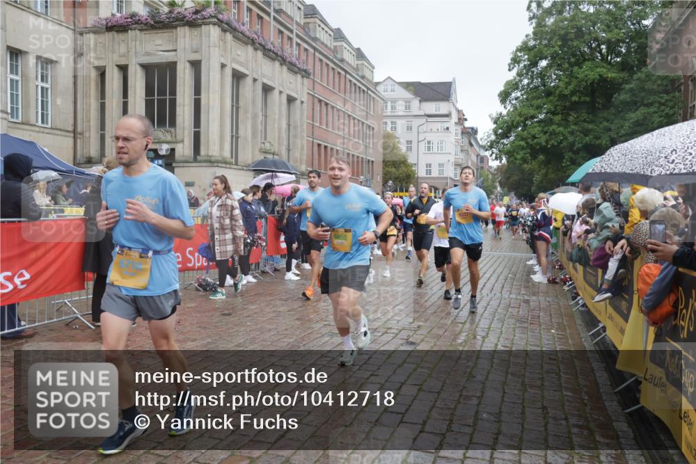 13.09.2026 - Kiel Lauf Yannick Fuchs http://msf.ph/oto/10412718 13.09.2026 10:44:11 Ziel 202, 318, 702, 939, 1242, 1379, 1839, 1956, 2729, 2873, 3186, 3573, 3918, 4422, 5711, 5859, 6059, 6184, 7114, 7534, 7872, 7900, 9056, 9082, 9229, 9979, 10405, 10406, 11019, 11195, 11205, 11262, 11277, 11431, 11784, 12152, 12382, 12384, 12386, 12440, 56, 149, 202, 305, 371, 1029, 1118, 1215, 1977, 2316, 2317, 2653, 2861, 2971, 3258, 3292, 3308, 3734, 3806, 4669, 4728, 4746, 4850, 5059, 5419, 6368, 6716, 7351, 1275, 1439 meine-sportfotos.de