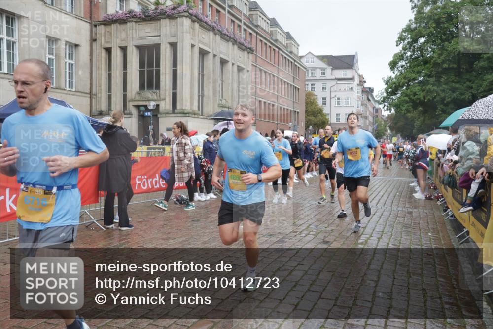 13.09.2026 - Kiel Lauf Yannick Fuchs http://msf.ph/oto/10412723 13.09.2026 10:44:11 Ziel 202, 318, 702, 939, 1242, 1379, 1839, 1956, 2729, 2873, 3186, 3573, 3918, 4422, 5711, 5859, 6059, 6184, 7114, 7534, 7872, 7900, 9056, 9082, 9229, 9979, 10405, 10406, 11019, 11195, 11205, 11262, 11277, 11431, 11784, 12152, 12382, 12384, 12386, 12440, 56, 149, 202, 305, 371, 1029, 1118, 1215, 1977, 2316, 2317, 2653, 2861, 2971, 3258, 3292, 3308, 3734, 3806, 4669, 4728, 4746, 4850, 5059, 5419, 6368, 6716, 7351, 1275, 1439 meine-sportfotos.de