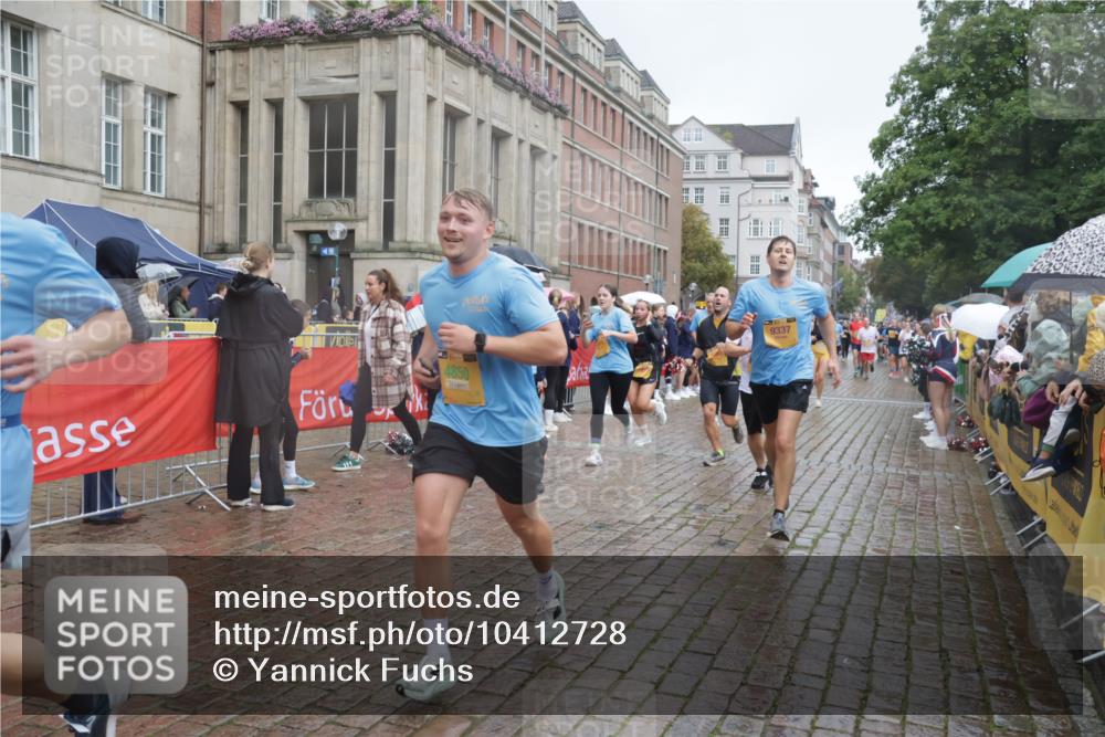 13.09.2026 - Kiel Lauf Yannick Fuchs http://msf.ph/oto/10412728 13.09.2026 10:44:12 Ziel 318, 702, 939, 1242, 1379, 1839, 1956, 2729, 2873, 3186, 3573, 3918, 4422, 5183, 5711, 5859, 6059, 6184, 7114, 7534, 7872, 7900, 9056, 9082, 9229, 9979, 10205, 10405, 10406, 11019, 11195, 11205, 11262, 11277, 11431, 11784, 12152, 12382, 12384, 12386, 12440, 56, 149, 202, 305, 371, 1029, 1118, 1215, 1977, 2316, 2653, 2861, 2971, 3258, 3292, 3308, 3734, 3806, 4422, 4669, 4728, 4746, 4850, 5059, 5419, 6368, 6716, 7351, 1275, 1439 meine-sportfotos.de