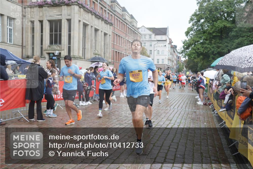 13.09.2026 - Kiel Lauf Yannick Fuchs http://msf.ph/oto/10412733 13.09.2026 10:44:12 Ziel 318, 702, 939, 1242, 1379, 1839, 1956, 2729, 2873, 3186, 3573, 3918, 4422, 5183, 5711, 5859, 6059, 6184, 7114, 7534, 7872, 7900, 9056, 9082, 9229, 9979, 10205, 10405, 10406, 11019, 11195, 11205, 11262, 11277, 11431, 11784, 12152, 12382, 12384, 12386, 12440, 56, 149, 202, 305, 371, 1029, 1118, 1215, 1977, 2316, 2653, 2861, 2971, 3258, 3292, 3308, 3734, 3806, 4422, 4669, 4728, 4746, 4850, 5059, 5419, 6368, 6716, 7351, 1275, 1439 meine-sportfotos.de