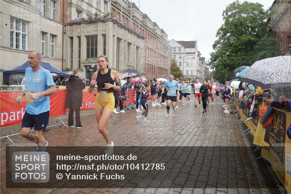 13.09.2026 - Kiel Lauf Yannick Fuchs http://msf.ph/oto/10412785 13.09.2026 10:44:16 Ziel 702, 939, 1242, 1379, 1439, 1839, 2729, 2826, 2873, 3186, 3469, 3573, 3918, 5183, 5711, 5740, 5859, 6059, 6611, 7114, 7250, 7291, 7504, 7534, 7872, 7900, 9056, 9082, 9229, 9286, 9401, 10205, 10405, 10406, 11019, 11195, 11205, 11262, 11352, 11431, 11538, 11784, 11940, 12152, 12382, 12384, 12386, 12440, 12839, 56, 202, 305, 318, 371, 1029, 1118, 1215, 1956, 1977, 2316, 2653, 2861, 2971, 3258, 3292, 3308, 3573, 3734, 3806, 4422, 4669, 4728, 4746, 5059, 5419, 6368, 7351, 1275 meine-sportfotos.de