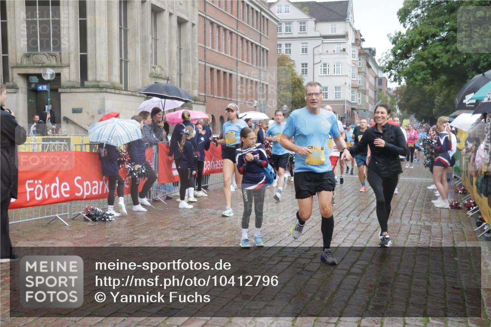 13.09.2026 - Kiel Lauf Yannick Fuchs http://msf.ph/oto/10412796 13.09.2026 10:44:17 Ziel 702, 939, 1242, 1379, 1439, 1839, 2729, 2826, 2873, 3186, 3469, 3918, 5183, 5697, 5711, 5740, 5778, 5859, 6059, 6229, 6611, 7114, 7250, 7291, 7504, 7534, 7872, 7900, 9056, 9082, 9229, 9286, 9401, 10205, 10405, 10406, 11019, 11195, 11205, 11262, 11352, 11538, 11784, 11940, 12152, 12382, 12384, 12386, 12839, 56, 202, 305, 318, 371, 939, 1029, 1118, 1215, 1242, 1956, 1977, 2316, 2653, 2861, 2971, 3258, 3292, 3308, 3573, 3734, 3806, 4422, 4669, 4728, 4746, 5059, 6368, 1275 meine-sportfotos.de