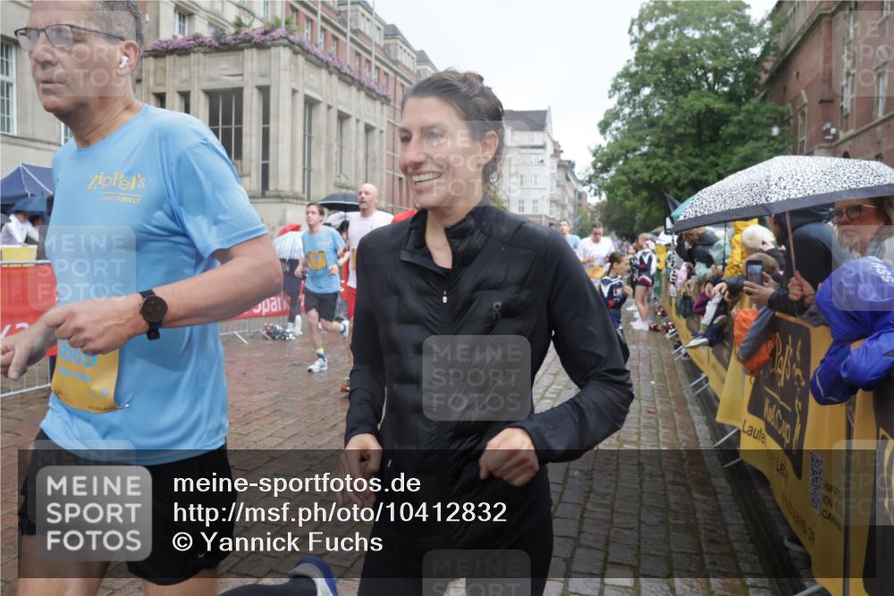 13.09.2026 - Kiel Lauf Yannick Fuchs http://msf.ph/oto/10412832 13.09.2026 10:44:19 Ziel 702, 1275, 1335, 1377, 1379, 1439, 1839, 2289, 2545, 2729, 2826, 3009, 3186, 3469, 3918, 5183, 5697, 5711, 5740, 5778, 5859, 6059, 6229, 6611, 6959, 7114, 7250, 7291, 7504, 7534, 7872, 7900, 9082, 9229, 9286, 9401, 9596, 10205, 10405, 10406, 11019, 11195, 11205, 11262, 11352, 11538, 11716, 11784, 11940, 12152, 12839, 56, 202, 305, 318, 371, 939, 1029, 1118, 1215, 1242, 1956, 1977, 2316, 2653, 2861, 2873, 2971, 3258, 3292, 3308, 3573, 3734, 3806, 4422, 4669, 4728, 4746 meine-sportfotos.de