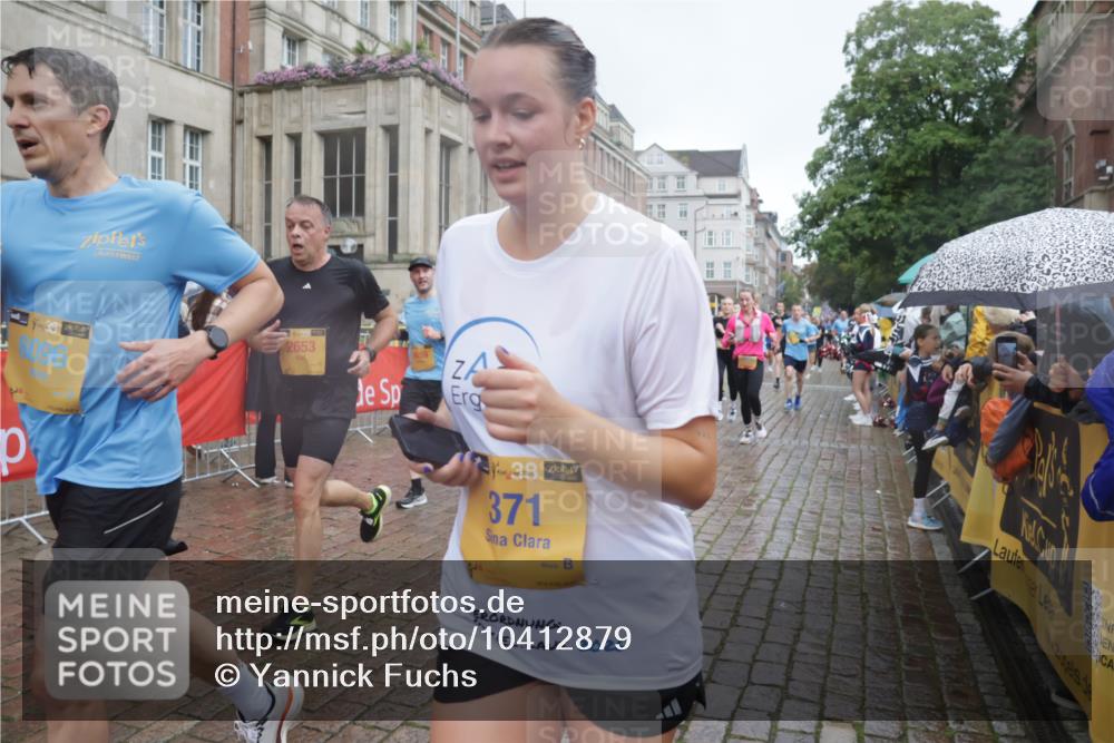 13.09.2026 - Kiel Lauf Yannick Fuchs http://msf.ph/oto/10412879 13.09.2026 10:44:22 Ziel 702, 1275, 1335, 1377, 1379, 1439, 1839, 2289, 2545, 2826, 3009, 3186, 3469, 5183, 5294, 5599, 5697, 5740, 5778, 5859, 6059, 6229, 6611, 6959, 7250, 7291, 7468, 7504, 7534, 8536, 9229, 9286, 9401, 9596, 10205, 10405, 10406, 11019, 11165, 11195, 11347, 11352, 11538, 11716, 11851, 11940, 12839, 12842, 56, 202, 305, 318, 371, 939, 1118, 1215, 1242, 1956, 1977, 2316, 2653, 2729, 2861, 2873, 2971, 3258, 3308, 3573, 3734, 3806, 3918, 4422, 4728, 4746, 6059, 7534, 688 meine-sportfotos.de