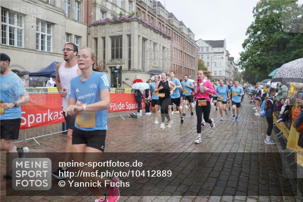 13.09.2026 - Kiel Lauf Yannick Fuchs http://msf.ph/oto/10412889 13.09.2026 10:44:23 Ziel 702, 1275, 1335, 1377, 1379, 1439, 1839, 2289, 2545, 2826, 3009, 3186, 3469, 3980, 5183, 5294, 5599, 5697, 5740, 5778, 5859, 6229, 6611, 6959, 7250, 7291, 7468, 7504, 8536, 8701, 9286, 9401, 9596, 10205, 10406, 11019, 11165, 11195, 11347, 11352, 11538, 11716, 11851, 11940, 12589, 12839, 12842, 56, 202, 305, 318, 939, 1118, 1215, 1242, 1956, 1977, 2316, 2653, 2729, 2861, 2873, 3308, 3573, 3734, 3806, 3918, 4422, 4728, 4746, 6059, 7534, 688 meine-sportfotos.de