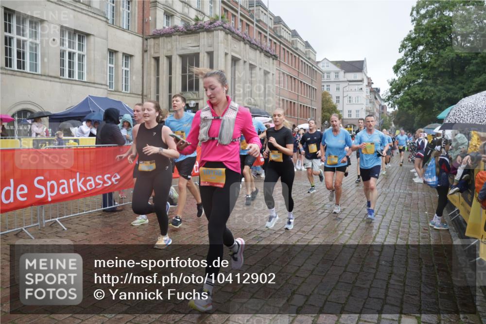 13.09.2026 - Kiel Lauf Yannick Fuchs http://msf.ph/oto/10412902 13.09.2026 10:44:24 Ziel 501, 702, 1275, 1335, 1377, 1379, 1439, 1839, 2289, 2545, 2826, 3009, 3186, 3469, 3980, 5183, 5294, 5599, 5697, 5740, 5778, 5859, 6229, 6611, 6959, 7250, 7291, 7468, 7504, 7763, 8536, 8701, 9286, 9401, 9596, 10205, 10406, 11019, 11165, 11195, 11347, 11352, 11538, 11716, 11851, 11938, 11940, 12589, 12839, 12842, 56, 202, 305, 318, 939, 1118, 1215, 1242, 1839, 1956, 1977, 2316, 2729, 2861, 2873, 3186, 3308, 3573, 3734, 3806, 3918, 4422, 4728, 4746, 6059, 7534, 688 meine-sportfotos.de