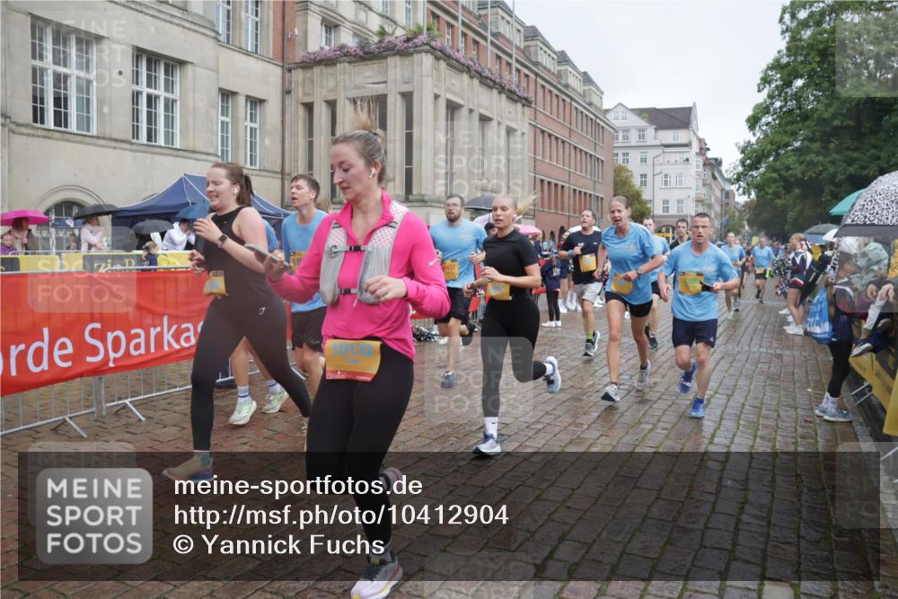 13.09.2026 - Kiel Lauf Yannick Fuchs http://msf.ph/oto/10412904 13.09.2026 10:44:24 Ziel 501, 702, 1275, 1335, 1377, 1379, 1439, 1839, 2289, 2545, 2826, 3009, 3186, 3469, 3980, 5183, 5294, 5599, 5697, 5740, 5778, 5859, 6229, 6611, 6959, 7250, 7291, 7468, 7504, 7763, 8536, 8701, 9286, 9401, 9596, 10205, 10406, 11019, 11165, 11195, 11347, 11352, 11538, 11716, 11851, 11938, 11940, 12589, 12839, 12842, 56, 202, 305, 318, 939, 1118, 1215, 1242, 1839, 1956, 1977, 2316, 2729, 2861, 2873, 3186, 3308, 3573, 3734, 3806, 3918, 4422, 4728, 4746, 6059, 7534, 688 meine-sportfotos.de
