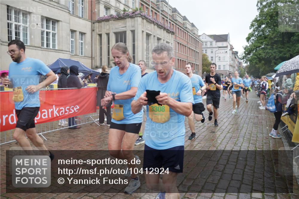 13.09.2026 - Kiel Lauf Yannick Fuchs http://msf.ph/oto/10412924 13.09.2026 10:44:26 Ziel 501, 1275, 1335, 1377, 1379, 1439, 2289, 2545, 2826, 3009, 3469, 3980, 5183, 5294, 5599, 5697, 5699, 5740, 5778, 5859, 6229, 6611, 6959, 7250, 7291, 7468, 7504, 7677, 7763, 8536, 8701, 9286, 9401, 9596, 10205, 11165, 11347, 11352, 11538, 11716, 11851, 11938, 11940, 12425, 12589, 12839, 12842, 56, 202, 305, 318, 702, 939, 1118, 1215, 1242, 1379, 1839, 1956, 1977, 2316, 2729, 2861, 2873, 3186, 3308, 3573, 3806, 3918, 4422, 4728, 4746, 5859, 6059, 7534, 688 meine-sportfotos.de