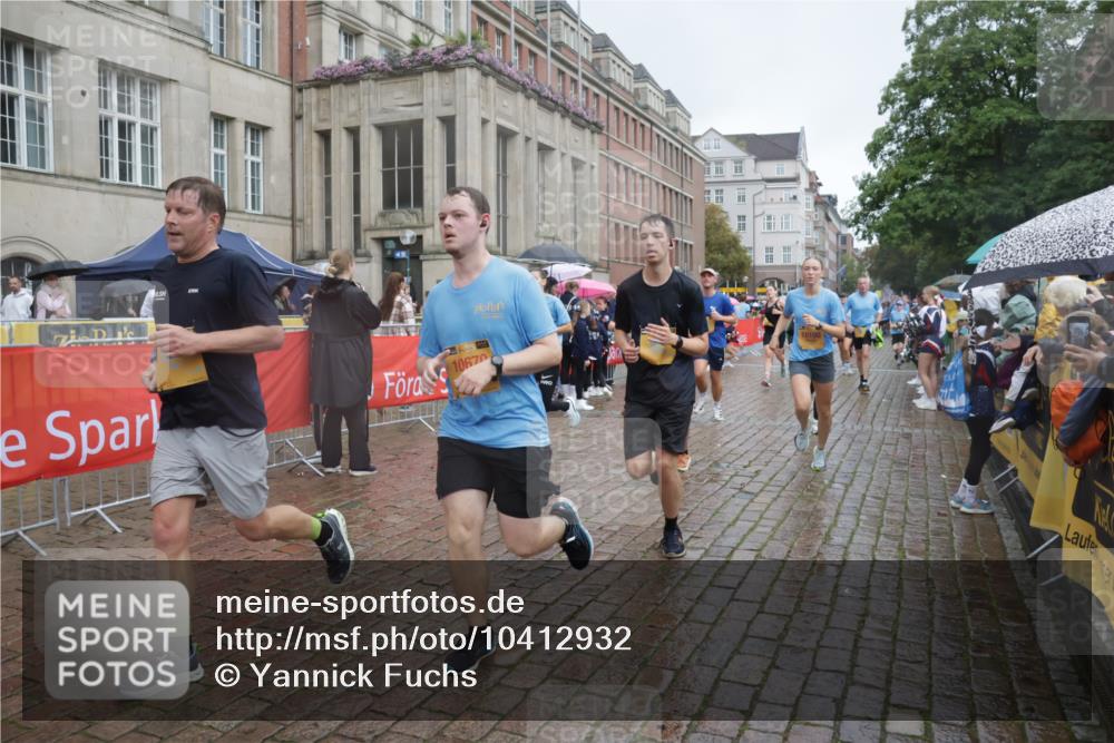 13.09.2026 - Kiel Lauf Yannick Fuchs http://msf.ph/oto/10412932 13.09.2026 10:44:26 Ziel 501, 1275, 1335, 1377, 1379, 1439, 2289, 2545, 2826, 3009, 3469, 3980, 5183, 5294, 5599, 5697, 5699, 5740, 5778, 5859, 6229, 6611, 6959, 7250, 7291, 7468, 7504, 7677, 7763, 8536, 8701, 9286, 9401, 9596, 10205, 11165, 11347, 11352, 11538, 11716, 11851, 11938, 11940, 12425, 12589, 12839, 12842, 56, 202, 305, 318, 702, 939, 1118, 1215, 1242, 1379, 1839, 1956, 1977, 2316, 2729, 2861, 2873, 3186, 3308, 3573, 3806, 3918, 4422, 4728, 4746, 5859, 6059, 7534, 688 meine-sportfotos.de
