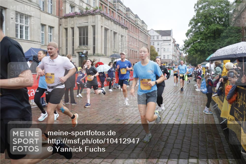 13.09.2026 - Kiel Lauf Yannick Fuchs http://msf.ph/oto/10412947 13.09.2026 10:44:28 Ziel 501, 1275, 1335, 1377, 1439, 2289, 2545, 2659, 2826, 2837, 2920, 3009, 3469, 3980, 4243, 5294, 5599, 5697, 5699, 5740, 5778, 6229, 6611, 6711, 6959, 7250, 7291, 7468, 7504, 7677, 7763, 8536, 8701, 9286, 9401, 9596, 11165, 11347, 11352, 11538, 11716, 11851, 11938, 11940, 12425, 12589, 12839, 12842, 56, 202, 305, 318, 702, 939, 1118, 1242, 1379, 1439, 1839, 1956, 1977, 2729, 2826, 2861, 2873, 3186, 3573, 3806, 3918, 4422, 4728, 4746, 5183, 5740, 5859, 6059, 7250, 7534, 688 meine-sportfotos.de