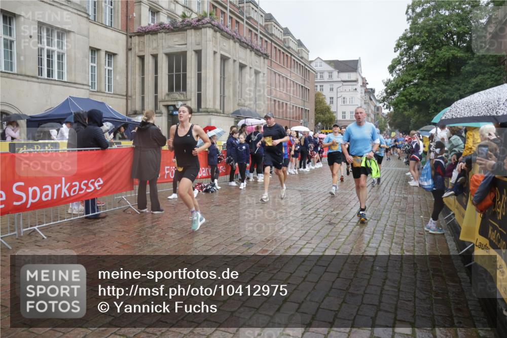 13.09.2026 - Kiel Lauf Yannick Fuchs http://msf.ph/oto/10412975 13.09.2026 10:44:29 Ziel 501, 1275, 1335, 1377, 2289, 2545, 2659, 2837, 2920, 3009, 3469, 3980, 4243, 5294, 5599, 5697, 5699, 5778, 6229, 6611, 6711, 6959, 7291, 7468, 7504, 7677, 7763, 8536, 8701, 9286, 9401, 9596, 11165, 11347, 11352, 11538, 11716, 11851, 11938, 11940, 12425, 12589, 12842, 56, 202, 305, 318, 702, 939, 1118, 1242, 1379, 1439, 1839, 1956, 2729, 2826, 2861, 2873, 3186, 3573, 3806, 3918, 4422, 4728, 4746, 5183, 5740, 5859, 6059, 6611, 7250, 7291, 7534, 688 meine-sportfotos.de