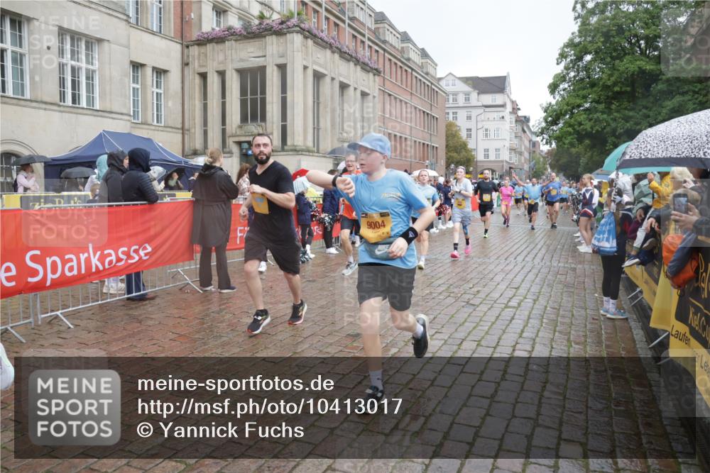 13.09.2026 - Kiel Lauf Yannick Fuchs http://msf.ph/oto/10413017 13.09.2026 10:44:32 Ziel 501, 1275, 1335, 1377, 2289, 2545, 2659, 2837, 2920, 3009, 3980, 4243, 4432, 5294, 5599, 5697, 5699, 5778, 6194, 6229, 6637, 6711, 6959, 7468, 7677, 7763, 8536, 8701, 9596, 11165, 11347, 11427, 11716, 11851, 11938, 12425, 12589, 12842, 202, 318, 702, 939, 1118, 1242, 1379, 1439, 1839, 1956, 2729, 2826, 2873, 3186, 3469, 3573, 3806, 3918, 4422, 5183, 5697, 5740, 5778, 5859, 6059, 6229, 6611, 7250, 7291, 7504, 7534, 688, 1323, 2952, 3591 meine-sportfotos.de