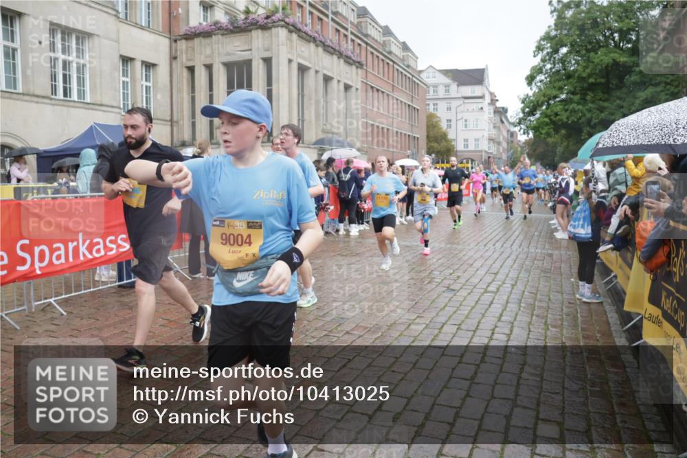 13.09.2026 - Kiel Lauf Yannick Fuchs http://msf.ph/oto/10413025 13.09.2026 10:44:33 Ziel 501, 1275, 1335, 1377, 2289, 2545, 2659, 2837, 2920, 3009, 3980, 4243, 4432, 5294, 5567, 5599, 5699, 6194, 6637, 6711, 6959, 7468, 7677, 7763, 8536, 8701, 9596, 11165, 11347, 11427, 11716, 11851, 11938, 12425, 12589, 12842, 202, 318, 702, 939, 1118, 1242, 1275, 1377, 1379, 1439, 1839, 1956, 2289, 2545, 2729, 2826, 2873, 3186, 3469, 3573, 3806, 3918, 4422, 5183, 5697, 5740, 5778, 5859, 6059, 6229, 6611, 7250, 7291, 7504, 7534, 688, 1323, 2952, 3591 meine-sportfotos.de