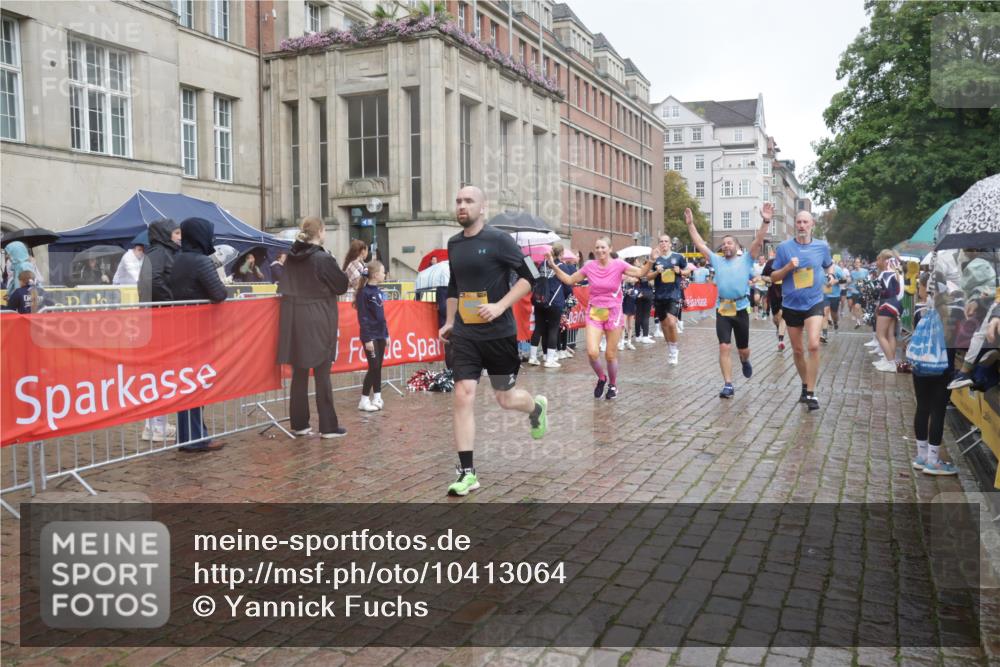 13.09.2026 - Kiel Lauf Yannick Fuchs http://msf.ph/oto/10413064 13.09.2026 10:44:36 Ziel 501, 688, 1751, 2659, 2837, 2920, 3980, 4033, 4243, 4432, 4532, 5420, 5567, 5699, 6194, 6580, 6637, 6711, 7468, 7677, 7701, 7763, 7910, 8536, 8701, 11165, 11347, 11427, 11714, 11851, 11938, 12425, 12569, 12589, 12842, 202, 318, 702, 939, 1242, 1275, 1335, 1377, 1379, 1439, 1839, 1956, 2289, 2545, 2729, 2826, 2873, 3009, 3186, 3469, 3573, 3918, 4422, 5183, 5294, 5599, 5697, 5740, 5778, 5859, 6059, 6229, 6611, 6959, 7250, 7291, 7504, 7534, 1323, 2952, 3591 meine-sportfotos.de