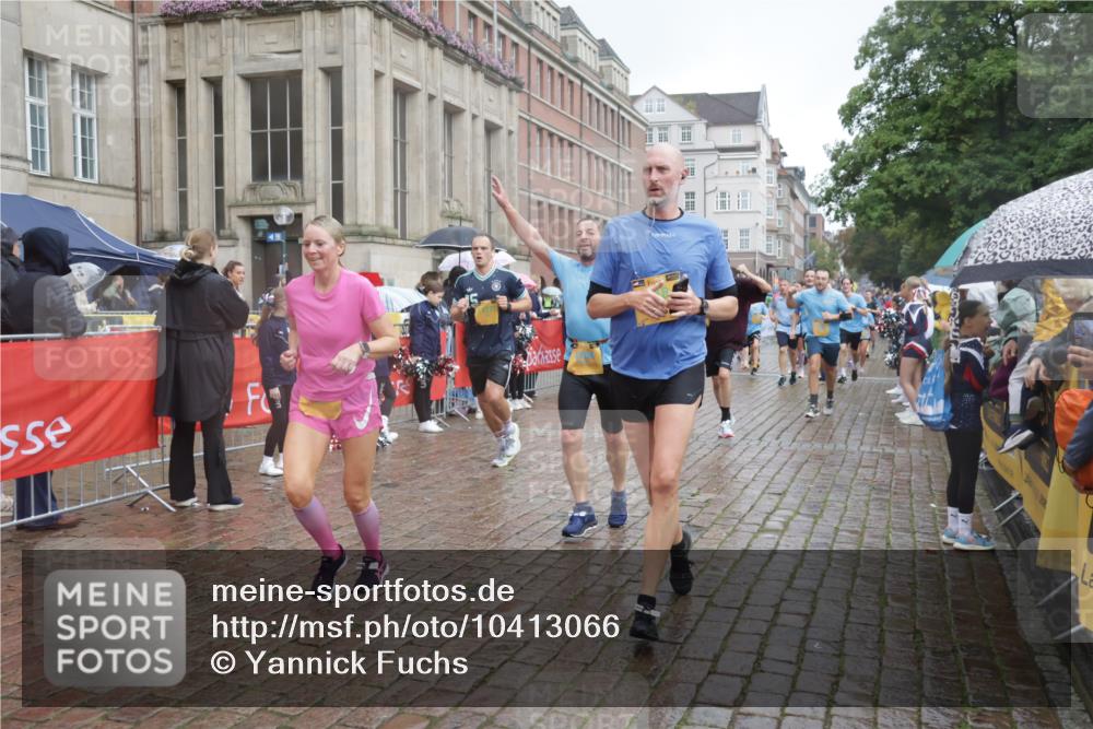 13.09.2026 - Kiel Lauf Yannick Fuchs http://msf.ph/oto/10413066 13.09.2026 10:44:37 Ziel 501, 688, 1751, 1753, 2659, 2837, 2920, 3134, 3282, 3980, 4033, 4243, 4432, 4532, 5420, 5567, 5699, 6194, 6580, 6637, 6711, 7468, 7677, 7701, 7763, 7910, 8445, 8536, 8701, 10082, 11165, 11347, 11427, 11714, 11938, 12425, 12569, 12589, 318, 702, 939, 1242, 1275, 1335, 1377, 1379, 1439, 1839, 1956, 2289, 2545, 2729, 2826, 2873, 3009, 3186, 3469, 3573, 3918, 4422, 5183, 5294, 5599, 5697, 5740, 5778, 5859, 6059, 6229, 6611, 6959, 7250, 7291, 7468, 7504, 7534, 1323, 2952, 3591 meine-sportfotos.de