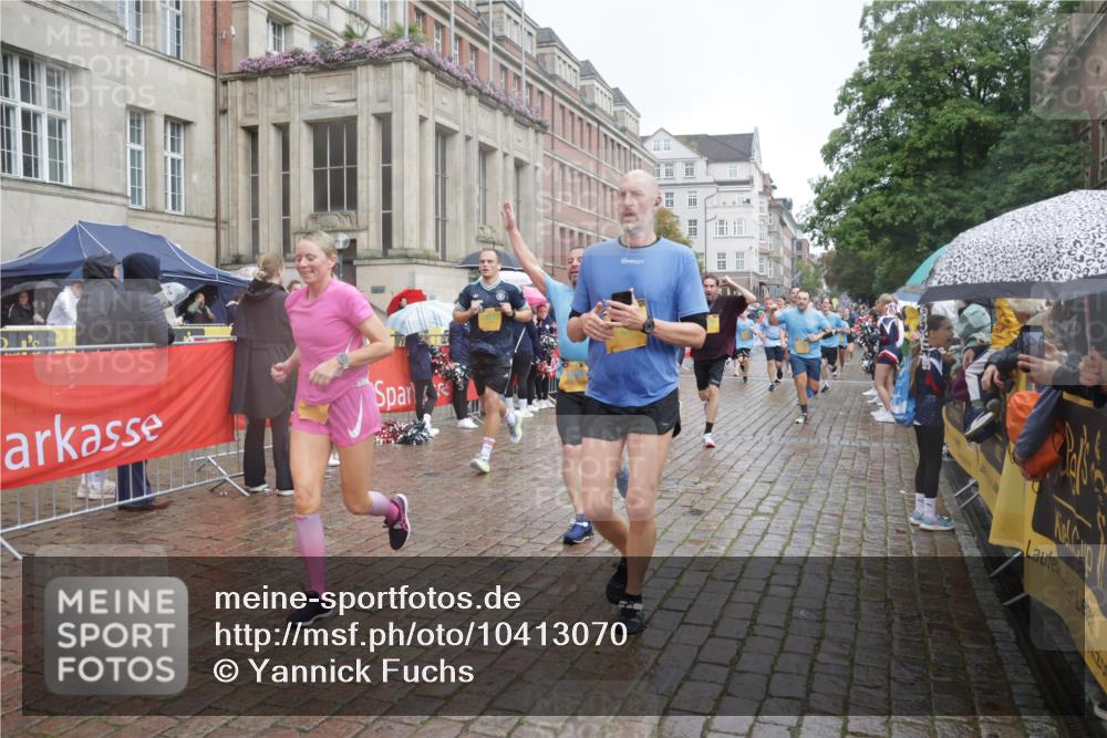 13.09.2026 - Kiel Lauf Yannick Fuchs http://msf.ph/oto/10413070 13.09.2026 10:44:37 Ziel 501, 688, 1751, 1753, 2659, 2837, 2920, 3134, 3282, 3980, 4033, 4243, 4432, 4532, 5420, 5567, 5699, 6194, 6580, 6637, 6711, 7468, 7677, 7701, 7763, 7910, 8445, 8536, 8701, 10082, 11165, 11347, 11427, 11714, 11938, 12425, 12569, 12589, 318, 702, 939, 1242, 1275, 1335, 1377, 1379, 1439, 1839, 1956, 2289, 2545, 2729, 2826, 2873, 3009, 3186, 3469, 3573, 3918, 4422, 5183, 5294, 5599, 5697, 5740, 5778, 5859, 6059, 6229, 6611, 6959, 7250, 7291, 7468, 7504, 7534, 1323, 2952, 3591 meine-sportfotos.de
