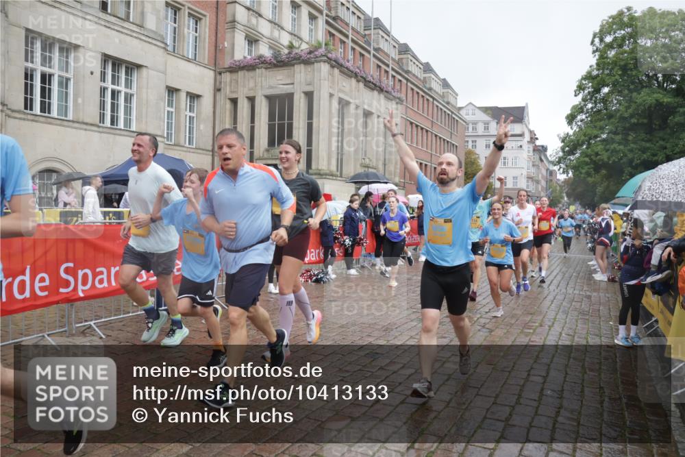 13.09.2026 - Kiel Lauf Yannick Fuchs http://msf.ph/oto/10413133 13.09.2026 10:44:42 Ziel 688, 1357, 1751, 1753, 2189, 2488, 2659, 2837, 2920, 3134, 3152, 3282, 4033, 4243, 4432, 4532, 5420, 5567, 6194, 6580, 6637, 6711, 7122, 7279, 7701, 7910, 8445, 8669, 10082, 11427, 11714, 12105, 12569, 12620, 501, 702, 939, 1242, 1275, 1335, 1377, 1379, 1439, 1839, 2289, 2545, 2729, 2826, 2837, 2873, 3009, 3186, 3469, 3918, 3980, 4243, 5183, 5294, 5599, 5697, 5699, 5740, 5778, 5859, 6059, 6229, 6611, 6711, 6959, 7250, 7291, 7468, 7504, 7534, 7677, 1323, 2952, 3591 meine-sportfotos.de