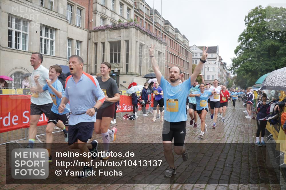 13.09.2026 - Kiel Lauf Yannick Fuchs http://msf.ph/oto/10413137 13.09.2026 10:44:42 Ziel 688, 1357, 1751, 1753, 2189, 2488, 2659, 2837, 2920, 3134, 3152, 3282, 4033, 4243, 4432, 4532, 5420, 5567, 6194, 6580, 6637, 6711, 7122, 7279, 7701, 7910, 8445, 8669, 10082, 11427, 11714, 12105, 12569, 12620, 501, 702, 939, 1242, 1275, 1335, 1377, 1379, 1439, 1839, 2289, 2545, 2729, 2826, 2837, 2873, 3009, 3186, 3469, 3918, 3980, 4243, 5183, 5294, 5599, 5697, 5699, 5740, 5778, 5859, 6059, 6229, 6611, 6711, 6959, 7250, 7291, 7468, 7504, 7534, 7677, 1323, 2952, 3591 meine-sportfotos.de