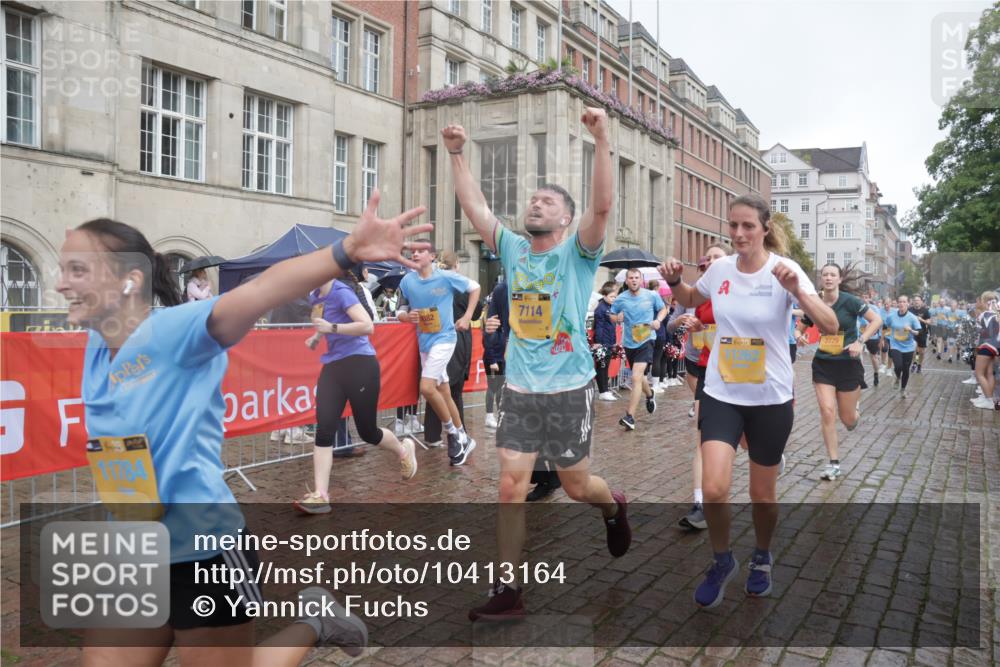 13.09.2026 - Kiel Lauf Yannick Fuchs http://msf.ph/oto/10413164 13.09.2026 10:44:44 Ziel 688, 1357, 1751, 1753, 2189, 2488, 3134, 3152, 3282, 4033, 4432, 4532, 4829, 5420, 5567, 6194, 6580, 6637, 6731, 7122, 7279, 7701, 7910, 8445, 8669, 9326, 10082, 11427, 11714, 11731, 12105, 12569, 12620, 501, 702, 1275, 1335, 1377, 1379, 1439, 1839, 2289, 2545, 2659, 2729, 2826, 2837, 2920, 3009, 3186, 3469, 3918, 3980, 4243, 5183, 5294, 5599, 5697, 5699, 5740, 5778, 5859, 6059, 6229, 6611, 6711, 6959, 7250, 7291, 7468, 7504, 7534, 7677, 1323, 2952, 3591 meine-sportfotos.de