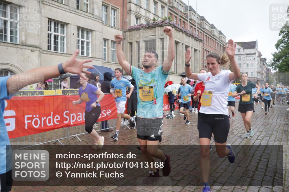 13.09.2026 - Kiel Lauf Yannick Fuchs http://msf.ph/oto/10413168 13.09.2026 10:44:44 Ziel 688, 1357, 1751, 1753, 2189, 2488, 3134, 3152, 3282, 4033, 4432, 4532, 4829, 5420, 5567, 6194, 6580, 6637, 6731, 7122, 7279, 7701, 7910, 8445, 8669, 9326, 10082, 11427, 11714, 11731, 12105, 12569, 12620, 501, 702, 1275, 1335, 1377, 1379, 1439, 1839, 2289, 2545, 2659, 2729, 2826, 2837, 2920, 3009, 3186, 3469, 3918, 3980, 4243, 5183, 5294, 5599, 5697, 5699, 5740, 5778, 5859, 6059, 6229, 6611, 6711, 6959, 7250, 7291, 7468, 7504, 7534, 7677, 1323, 2952, 3591 meine-sportfotos.de