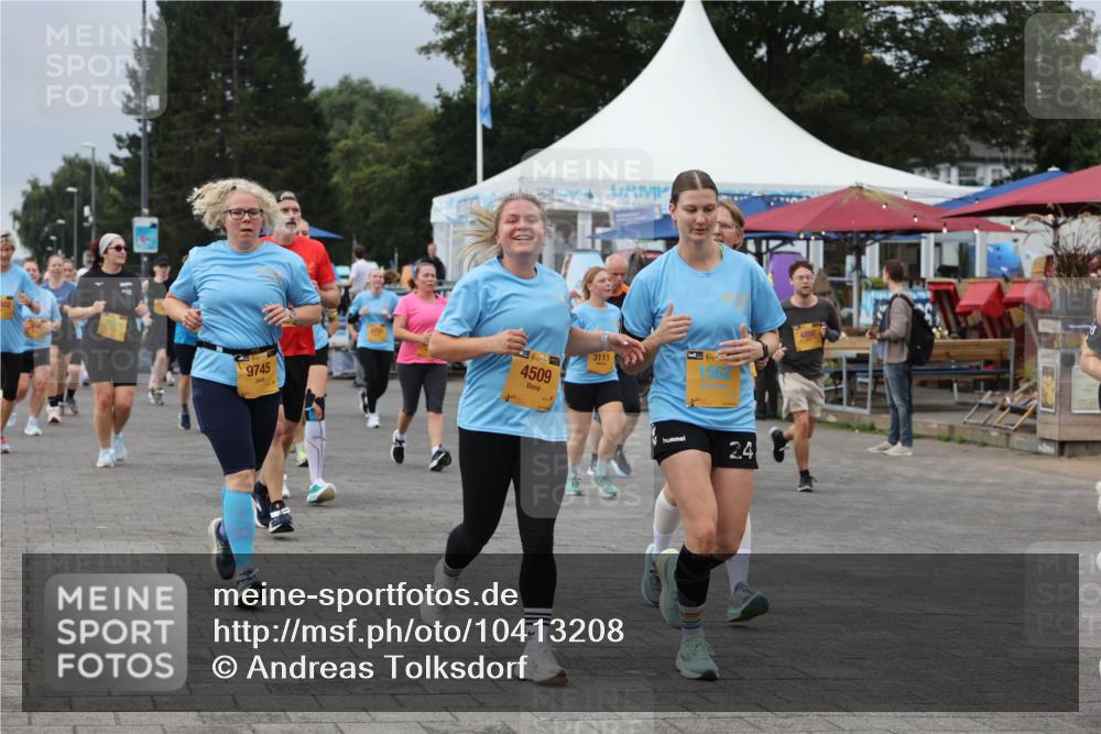 13.09.2026 - Kiel Lauf Andreas Tolksdorf http://msf.ph/oto/10413208 13.09.2026 10:03:50 Kiellinie 3111, 38, 1562, 9745, 4509, 24 meine-sportfotos.de