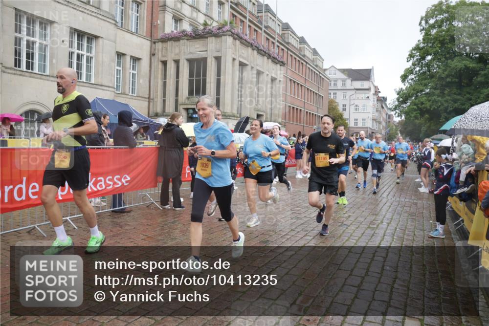 13.09.2026 - Kiel Lauf Yannick Fuchs http://msf.ph/oto/10413235 13.09.2026 10:44:48 Ziel 427, 688, 1323, 1357, 1751, 1753, 2189, 2488, 2952, 3134, 3152, 3282, 3591, 4033, 4532, 4829, 5420, 5567, 6580, 6731, 7122, 7279, 7701, 7910, 8445, 8669, 9326, 10082, 10572, 11714, 11731, 12105, 12240, 12543, 12569, 12620, 501, 702, 1275, 1335, 1377, 1379, 1439, 1839, 2289, 2545, 2659, 2826, 2837, 2920, 3009, 3186, 3469, 3980, 4243, 4432, 5183, 5294, 5567, 5599, 5697, 5699, 5740, 5778, 5859, 6194, 6229, 6611, 6637, 6711, 6959, 7250, 7291, 7468, 7504, 7677 meine-sportfotos.de