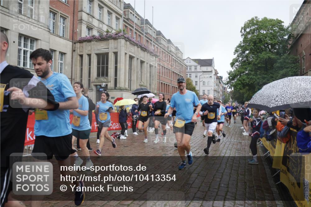 13.09.2026 - Kiel Lauf Yannick Fuchs http://msf.ph/oto/10413354 13.09.2026 10:44:56 Ziel 427, 451, 1181, 1323, 2189, 2952, 3591, 4829, 6298, 6731, 7327, 8198, 8669, 8941, 9326, 9917, 10388, 10572, 11731, 12240, 12543, 12620, 501, 688, 1275, 1335, 1357, 1377, 1751, 1753, 2289, 2488, 2545, 2659, 2837, 2920, 3009, 3134, 3152, 3282, 3980, 4033, 4243, 4432, 4532, 5294, 5420, 5567, 5599, 5697, 5699, 5778, 6194, 6229, 6580, 6637, 6711, 6959, 7122, 7279, 7468, 7504, 7677, 7701, 7910, 8445, 8669, 10082, 1482, 1590, 2391, 3285, 3796, 4588, 5220, 5361 meine-sportfotos.de