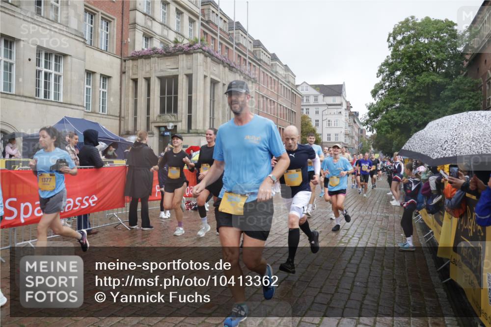 13.09.2026 - Kiel Lauf Yannick Fuchs http://msf.ph/oto/10413362 13.09.2026 10:44:57 Ziel 427, 451, 1181, 1323, 1606, 2189, 2952, 3591, 3753, 4829, 6298, 6731, 7327, 7765, 8198, 8941, 9326, 9917, 10388, 10572, 11473, 11731, 12240, 12543, 12620, 501, 688, 1275, 1335, 1357, 1377, 1751, 1753, 2189, 2289, 2488, 2545, 2659, 2837, 2920, 3009, 3134, 3152, 3282, 3980, 4033, 4243, 4432, 4532, 5294, 5420, 5567, 5599, 5697, 5699, 5778, 6194, 6229, 6580, 6637, 6711, 6959, 7122, 7279, 7468, 7677, 7701, 7910, 8445, 8669, 10082, 1482, 1590, 2391, 3285, 3796, 4588, 5220, 5361 meine-sportfotos.de