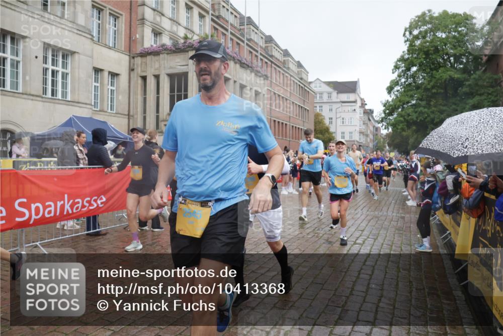 13.09.2026 - Kiel Lauf Yannick Fuchs http://msf.ph/oto/10413368 13.09.2026 10:44:57 Ziel 427, 451, 1181, 1323, 1606, 2189, 2952, 3591, 3753, 4829, 6298, 6731, 7327, 7765, 8198, 8941, 9326, 9917, 10388, 10572, 11473, 11731, 12240, 12543, 12620, 501, 688, 1275, 1335, 1357, 1377, 1751, 1753, 2189, 2289, 2488, 2545, 2659, 2837, 2920, 3009, 3134, 3152, 3282, 3980, 4033, 4243, 4432, 4532, 5294, 5420, 5567, 5599, 5697, 5699, 5778, 6194, 6229, 6580, 6637, 6711, 6959, 7122, 7279, 7468, 7677, 7701, 7910, 8445, 8669, 10082, 1482, 1590, 2391, 3285, 3796, 4588, 5220, 5361 meine-sportfotos.de