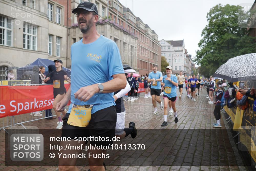 13.09.2026 - Kiel Lauf Yannick Fuchs http://msf.ph/oto/10413370 13.09.2026 10:44:57 Ziel 427, 451, 1181, 1323, 1606, 2189, 2952, 3591, 3753, 4829, 6298, 6731, 7327, 7765, 8198, 8941, 9326, 9917, 10388, 10572, 11473, 11731, 12240, 12543, 12620, 501, 688, 1275, 1335, 1357, 1377, 1751, 1753, 2189, 2289, 2488, 2545, 2659, 2837, 2920, 3009, 3134, 3152, 3282, 3980, 4033, 4243, 4432, 4532, 5294, 5420, 5567, 5599, 5697, 5699, 5778, 6194, 6229, 6580, 6637, 6711, 6959, 7122, 7279, 7468, 7677, 7701, 7910, 8445, 8669, 10082, 1482, 1590, 2391, 3285, 3796, 4588, 5220, 5361 meine-sportfotos.de