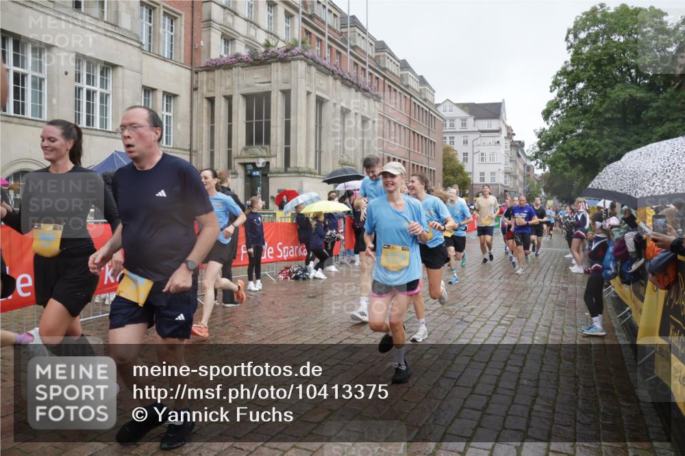 13.09.2026 - Kiel Lauf Yannick Fuchs http://msf.ph/oto/10413375 13.09.2026 10:44:58 Ziel 427, 451, 1181, 1323, 1606, 2952, 3591, 3753, 4829, 6298, 6731, 7327, 7765, 8198, 8941, 9326, 9702, 9703, 9917, 10388, 10572, 11473, 11731, 12240, 12543, 12670, 501, 688, 1275, 1335, 1357, 1377, 1751, 1753, 2189, 2289, 2488, 2545, 2659, 2837, 2920, 3009, 3134, 3152, 3282, 3980, 4033, 4243, 4432, 4532, 4829, 5294, 5420, 5567, 5599, 5699, 6194, 6580, 6637, 6711, 6959, 7122, 7279, 7468, 7677, 7701, 7910, 8445, 8669, 10082, 1482, 1590, 2391, 3285, 3796, 4588, 5220, 5361 meine-sportfotos.de