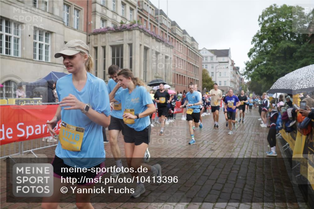 13.09.2026 - Kiel Lauf Yannick Fuchs http://msf.ph/oto/10413396 13.09.2026 10:44:59 Ziel 427, 451, 1181, 1323, 1606, 2952, 3591, 3753, 3872, 6298, 6731, 7327, 7765, 8198, 8941, 9326, 9702, 9703, 9917, 10388, 10572, 11473, 11731, 12240, 12543, 12670, 501, 688, 1335, 1357, 1751, 1753, 2189, 2488, 2659, 2837, 2920, 3009, 3134, 3152, 3282, 3980, 4033, 4243, 4432, 4532, 4829, 5294, 5420, 5567, 5599, 5699, 6194, 6580, 6637, 6711, 6731, 6959, 7122, 7279, 7468, 7677, 7701, 7910, 8445, 8669, 9326, 10082, 1482, 1590, 2391, 3285, 3796, 4588, 5220, 5361 meine-sportfotos.de