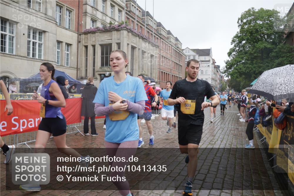 13.09.2026 - Kiel Lauf Yannick Fuchs http://msf.ph/oto/10413435 13.09.2026 10:45:02 Ziel 427, 451, 1181, 1606, 2410, 3753, 3872, 4044, 4681, 6298, 7327, 7765, 8198, 8941, 9702, 9703, 9917, 10388, 10526, 10572, 10666, 10986, 11473, 12240, 12670, 501, 688, 1323, 1357, 1751, 1753, 2189, 2488, 2659, 2837, 2920, 2952, 3134, 3152, 3282, 3591, 3980, 4033, 4243, 4432, 4532, 4829, 5420, 5567, 5699, 6194, 6580, 6637, 6711, 6731, 7122, 7279, 7468, 7677, 7701, 7910, 8445, 8669, 9326, 10082, 1482, 1590, 2391, 3285, 3796, 4588, 5220, 5361 meine-sportfotos.de