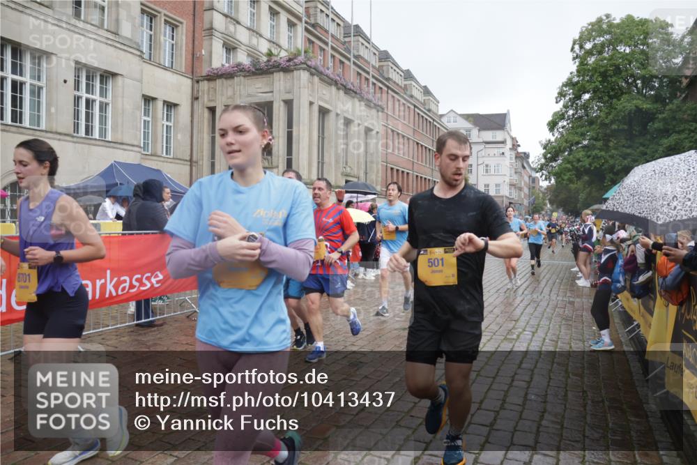 13.09.2026 - Kiel Lauf Yannick Fuchs http://msf.ph/oto/10413437 13.09.2026 10:45:02 Ziel 427, 451, 1181, 1606, 2410, 3753, 3872, 4044, 4681, 6298, 7327, 7765, 8198, 8941, 9702, 9703, 9917, 10388, 10526, 10572, 10666, 10986, 11473, 12240, 12670, 501, 688, 1323, 1357, 1751, 1753, 2189, 2488, 2659, 2837, 2920, 2952, 3134, 3152, 3282, 3591, 3980, 4033, 4243, 4432, 4532, 4829, 5420, 5567, 5699, 6194, 6580, 6637, 6711, 6731, 7122, 7279, 7468, 7677, 7701, 7910, 8445, 8669, 9326, 10082, 1482, 1590, 2391, 3285, 3796, 4588, 5220, 5361 meine-sportfotos.de